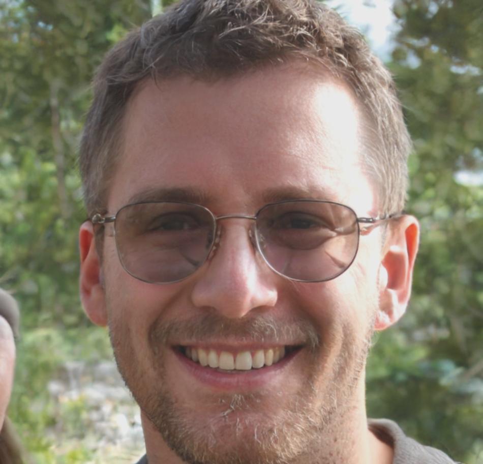 Portrait de Marc Dubois, expert en finance personnelle